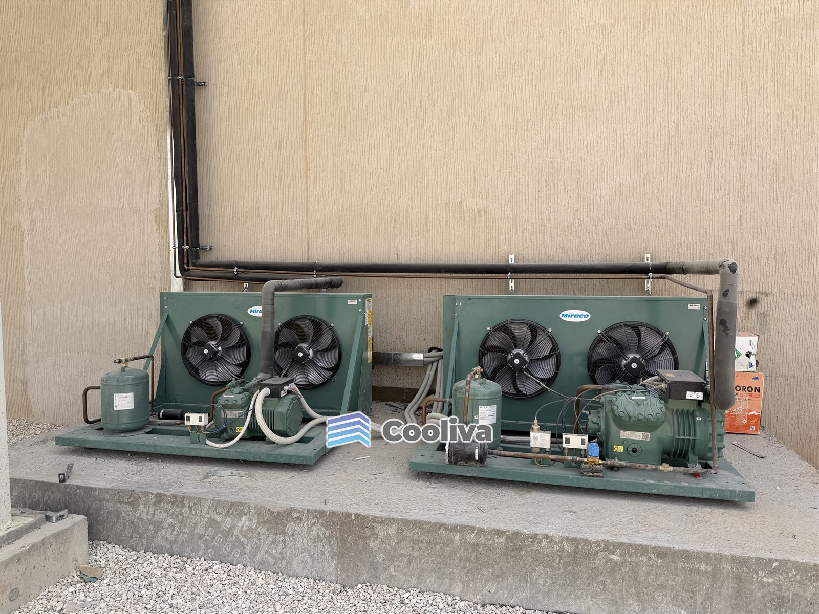 وحدتا تكثيف خارجيتان مع خطوط تبريد معزولة من تركيب كوليفا | Two outdoor condensing units with insulated refrigerant lines installed by Cooliva